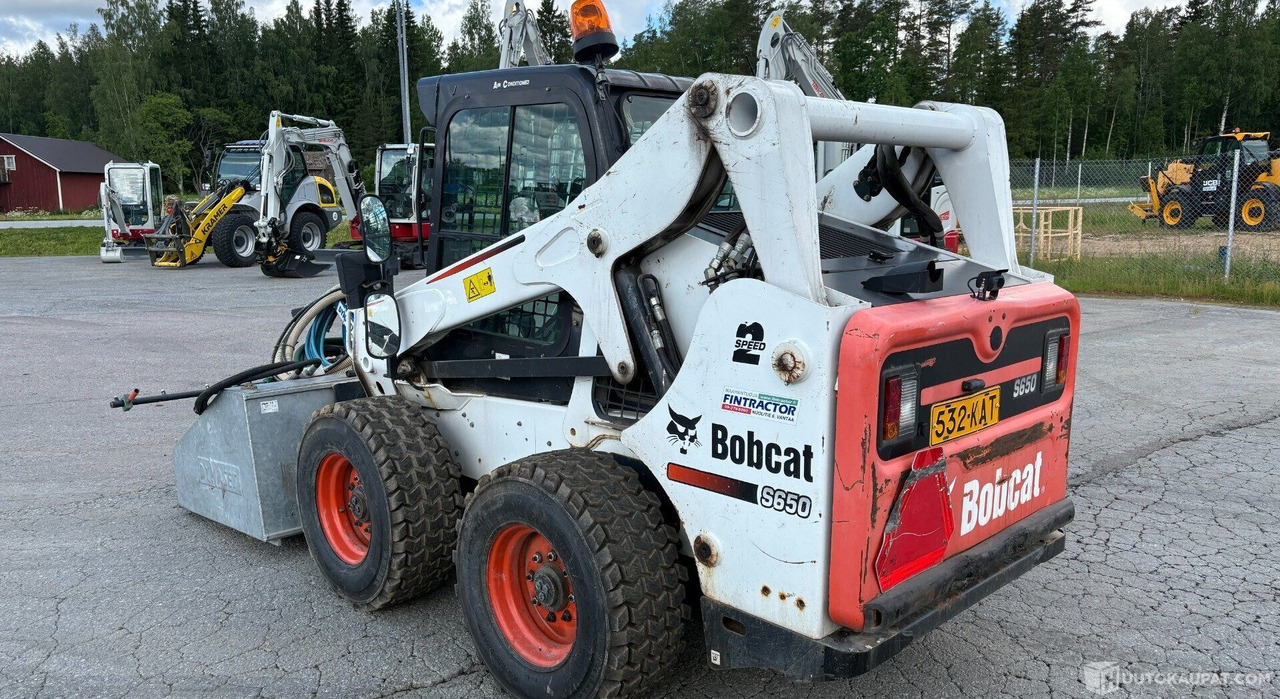 Bobcat S650, 2010, Diesel, 2 070 h Kuormaaja, Kankaanpää - Építőipari gépek: 2 kép. Bobcat S650, 2010, Diesel, 2 070 h Kuormaaja, Kankaanpää - Építőipari gépek: 2 kép.