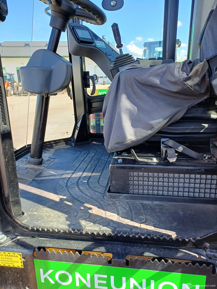 Cat CS44B (2018) valssijyrä, Helsinki - Építőipari gépek: 5 kép. Cat CS44B (2018) valssijyrä, Helsinki - Építőipari gépek: 5 kép.