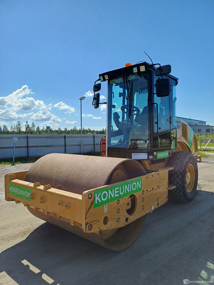 Cat CS44B (2018) valssijyrä, Helsinki - Építőipari gépek: 2 kép. Cat CS44B (2018) valssijyrä, Helsinki - Építőipari gépek: 2 kép.