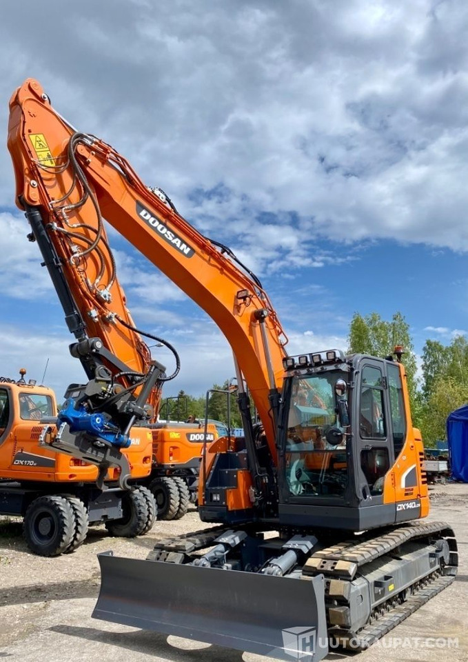Doosan DX 140LCR-5, 2021, SMP-rototilt, puskulevy ja rasvari, Stage5, Helsinki - Építőipari gépek: 1 kép. Doosan DX 140LCR-5, 2021, SMP-rototilt, puskulevy ja rasvari, Stage5, Helsinki - Építőipari gépek: 1 kép.