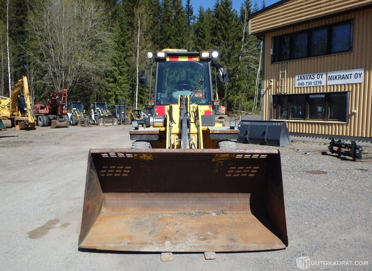 Kramer 721 4x4 40 km/h, 2002, 4.2 l, Diesel, 9 979 h Kuormaaja, Forssa - Építőipari gépek: 3 kép. Kramer 721 4x4 40 km/h, 2002, 4.2 l, Diesel, 9 979 h Kuormaaja, Forssa - Építőipari gépek: 3 kép.