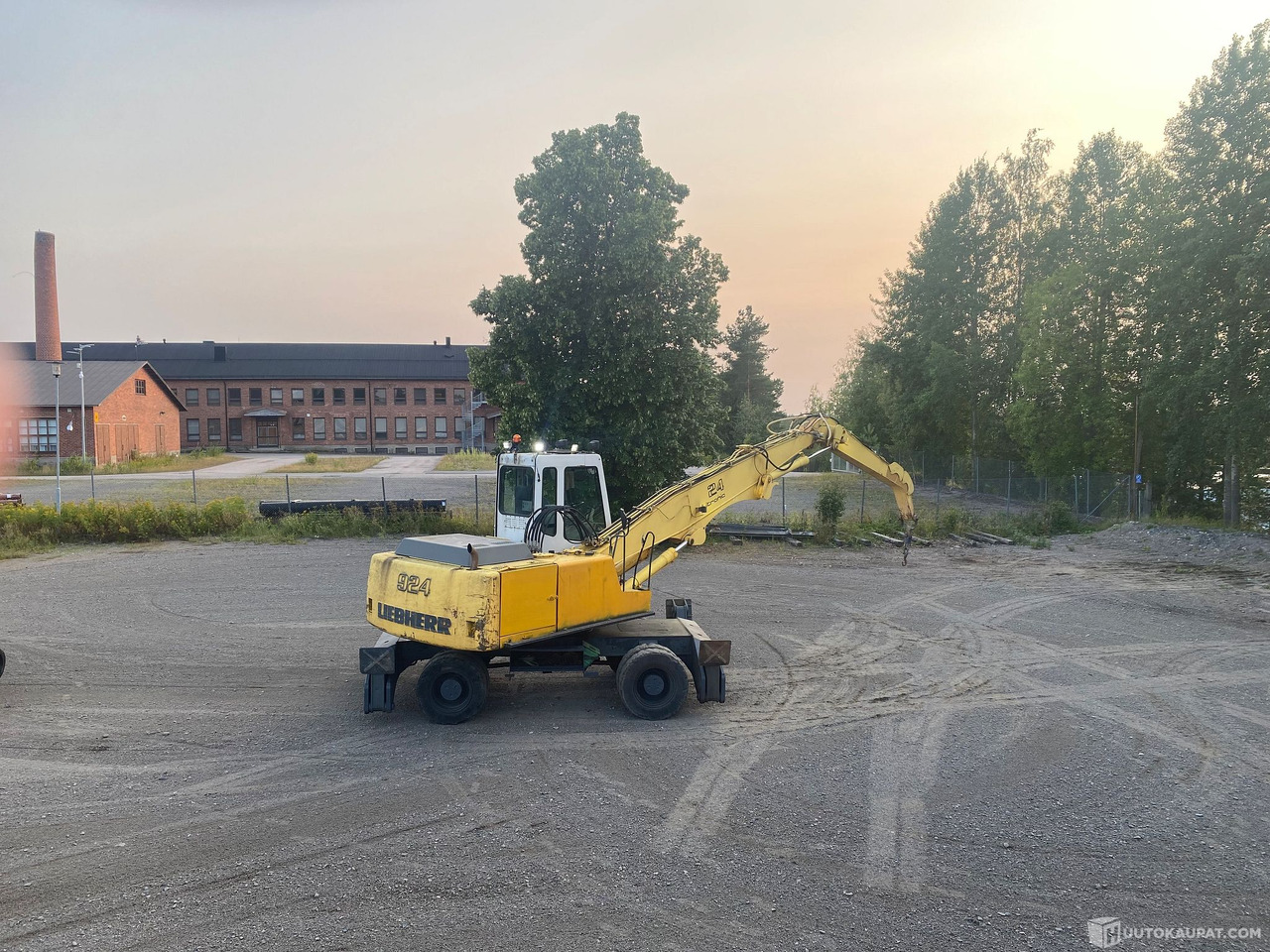 Liebherr 924, 2003, Hyvinkää - Építőipari gépek: 4 kép. Liebherr 924, 2003, Hyvinkää - Építőipari gépek: 4 kép.