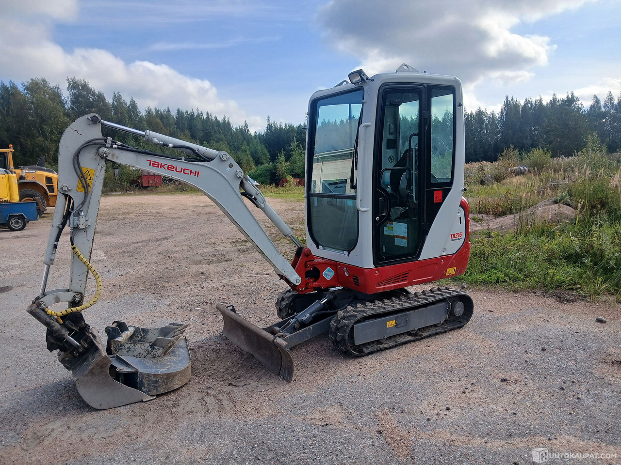 Építőipari gépek Takeuchi TB216, 2021, 615h, kallistuva liitin, 3kpl kauhoja, Honkajoki: 1 kép.