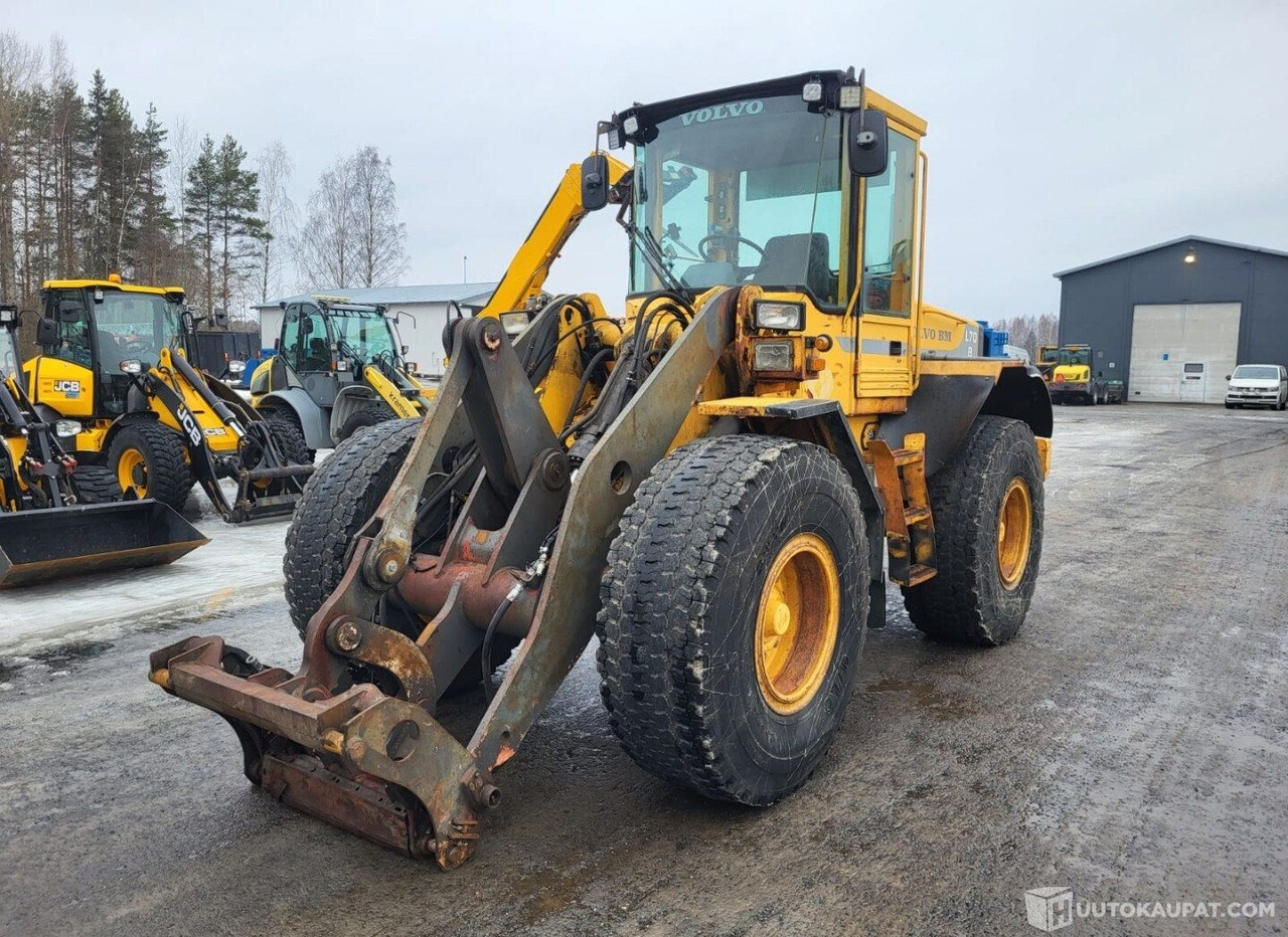 Volvo L70B, 1994, 5.5 l, Diesel, 45 327 h Pyöräkuormaaja, Virrat - Építőipari gépek: 1 kép. Volvo L70B, 1994, 5.5 l, Diesel, 45 327 h Pyöräkuormaaja, Virrat - Építőipari gépek: 1 kép.