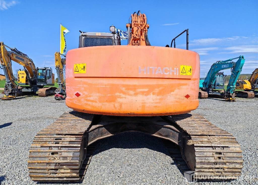Hitachi ZX 225 US, 2003, 16 156 h Kaivinkone, Kurikka - Lánctalpas kotró: 4 kép. Hitachi ZX 225 US, 2003, 16 156 h Kaivinkone, Kurikka - Lánctalpas kotró: 4 kép.