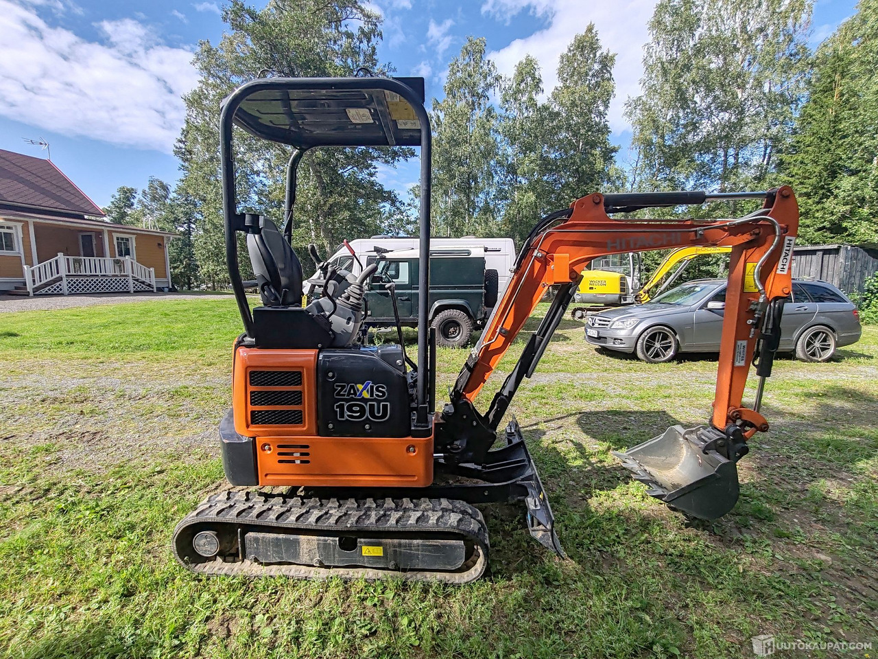 Hitachi ZX19U, reilu 90H ajettu, 2016., Eurajoki - Minikotró: 1 kép. Hitachi ZX19U, reilu 90H ajettu, 2016., Eurajoki - Minikotró: 1 kép.