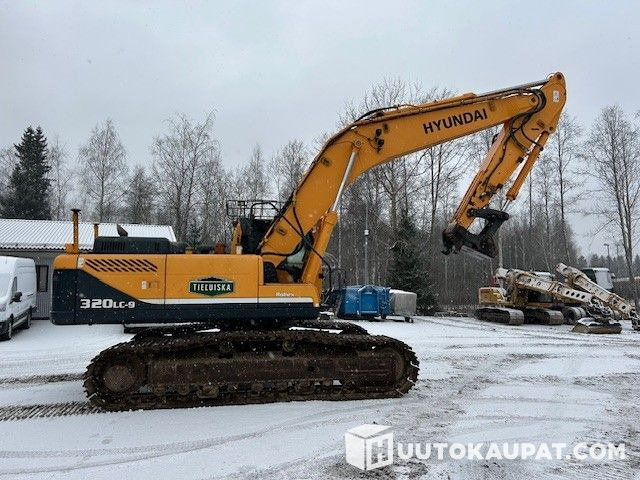 Hyundai 320LC-9, 2012, Hyvinkää - Lánctalpas kotró: 1 kép. Hyundai 320LC-9, 2012, Hyvinkää - Lánctalpas kotró: 1 kép.