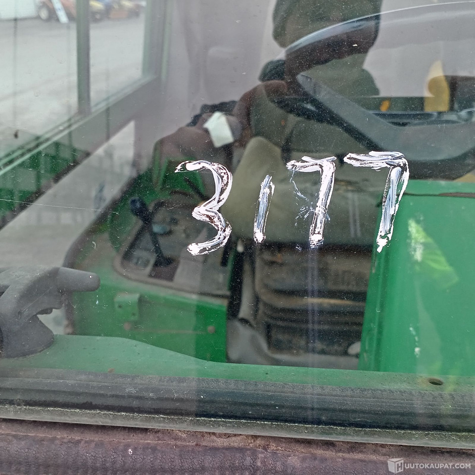 John Deere 3235 kelaleikkuri, 4 WD ja hytti, Hollola - Kerti fűkasza: 5 kép. John Deere 3235 kelaleikkuri, 4 WD ja hytti, Hollola - Kerti fűkasza: 5 kép.