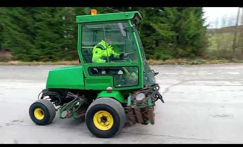John Deere 3235 kelaleikkuri, 4 WD ja hytti, Hollola - Kerti fűkasza: 2 kép. John Deere 3235 kelaleikkuri, 4 WD ja hytti, Hollola - Kerti fűkasza: 2 kép.