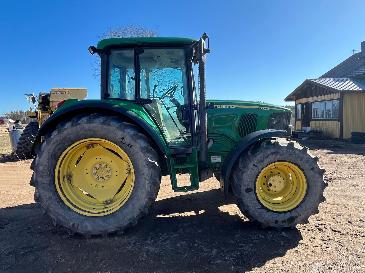 John Deere 6320, traktori, vain 4050h ajettu, 2003, Kouvola - Traktor: 5 kép. John Deere 6320, traktori, vain 4050h ajettu, 2003, Kouvola - Traktor: 5 kép.