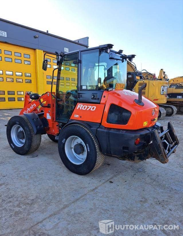 Kubota R070, 2022, 641 h Kuormaaja Uutta vastaava, Pirkkala - Gumikerekes homlokrakodó: 4 kép. Kubota R070, 2022, 641 h Kuormaaja Uutta vastaava, Pirkkala - Gumikerekes homlokrakodó: 4 kép.