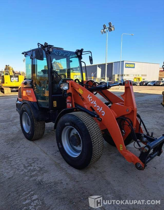 Kubota R070, 2022, 641 h Kuormaaja Uutta vastaava, Pirkkala - Gumikerekes homlokrakodó: 1 kép. Kubota R070, 2022, 641 h Kuormaaja Uutta vastaava, Pirkkala - Gumikerekes homlokrakodó: 1 kép.