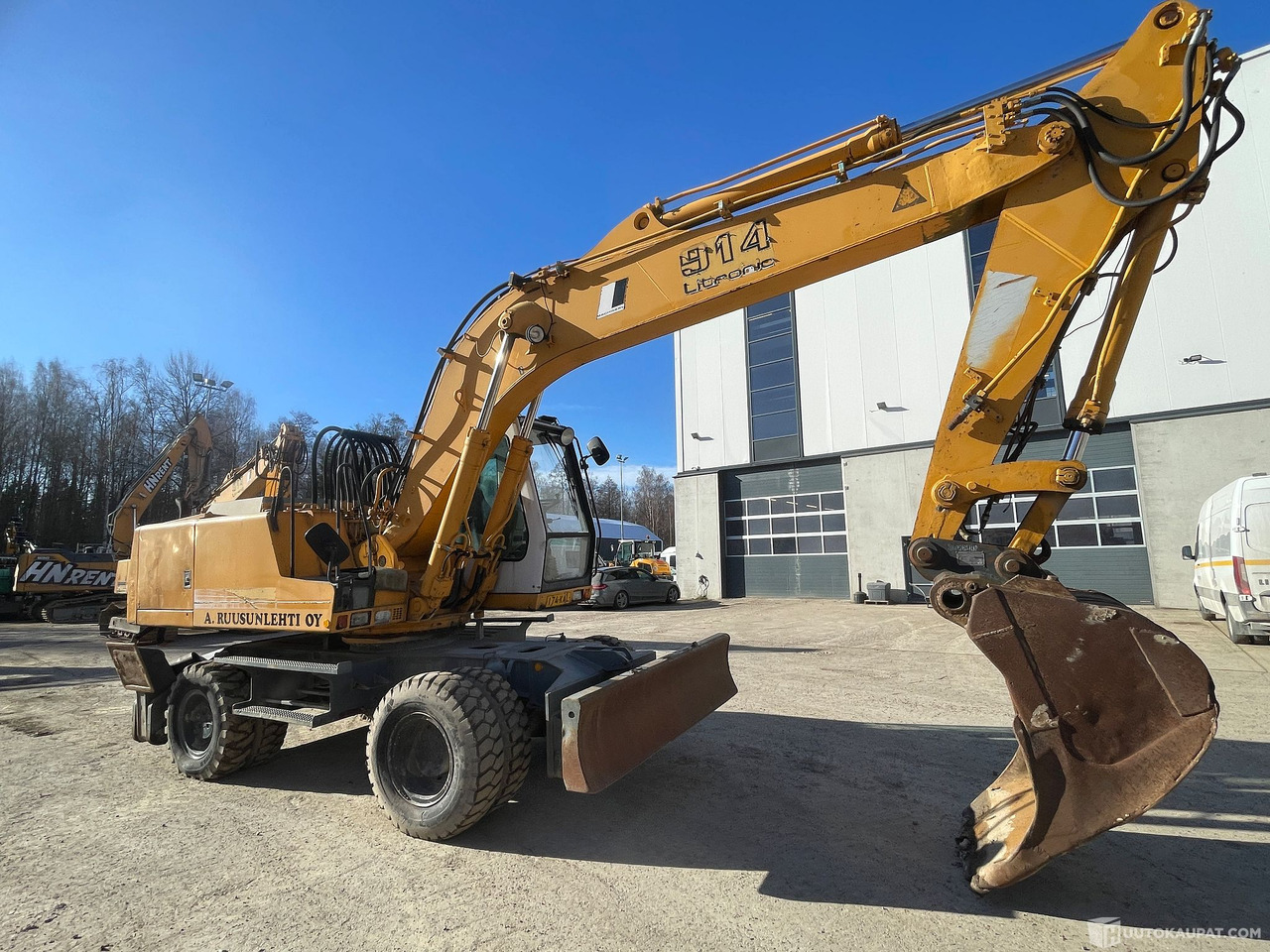 Liebherr A 914, 1998 Kaivinkone, Tuusula - Gumikerekes kotró: 4 kép. Liebherr A 914, 1998 Kaivinkone, Tuusula - Gumikerekes kotró: 4 kép.