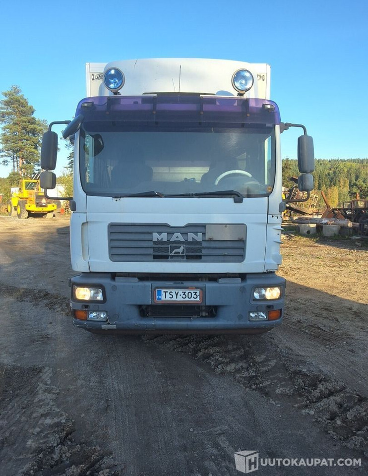 MAN Tgm 15.240, 2008, Diesel, 550 000 h, Leppävirta - Dobozos felépítményű teherautó: 4 kép. MAN Tgm 15.240, 2008, Diesel, 550 000 h, Leppävirta - Dobozos felépítményű teherautó: 4 kép.