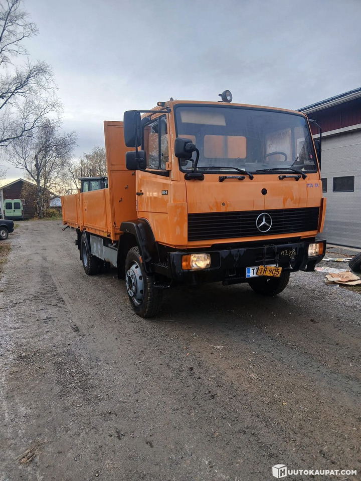 Mercedes-Benz 1114, 1992, Rautalampi - Platós teherautó: 1 kép. Mercedes-Benz 1114, 1992, Rautalampi - Platós teherautó: 1 kép.
