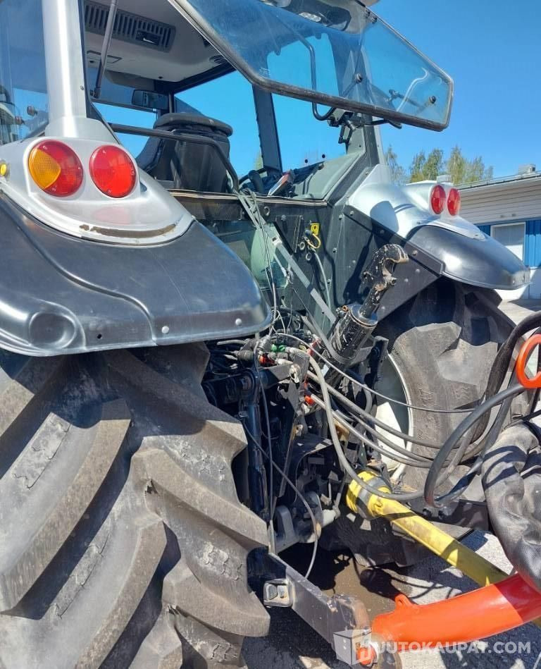 Valtra M 120 E, VAIN 2932 h, Okraspecial, 2004, Kokkola - Mezőgazdasági gépek: 5 kép. Valtra M 120 E, VAIN 2932 h, Okraspecial, 2004, Kokkola - Mezőgazdasági gépek: 5 kép.