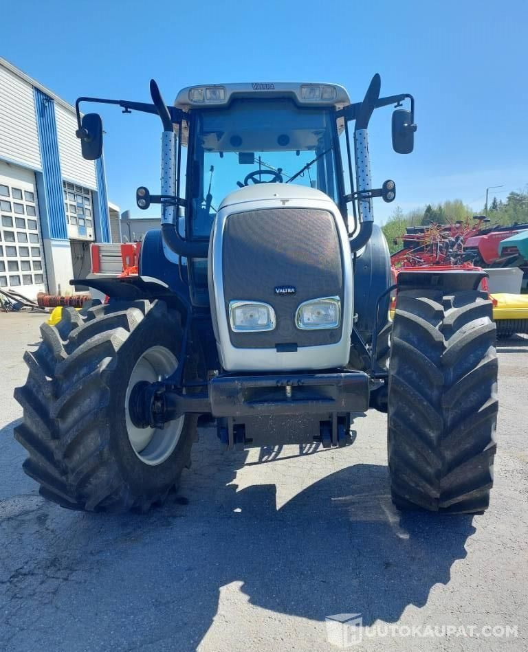 Valtra M 120 E, VAIN 2932 h, Okraspecial, 2004, Kokkola - Mezőgazdasági gépek: 4 kép. Valtra M 120 E, VAIN 2932 h, Okraspecial, 2004, Kokkola - Mezőgazdasági gépek: 4 kép.