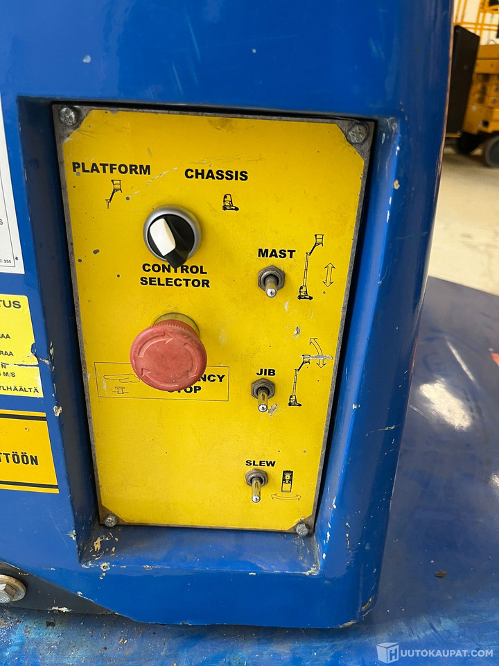 UpRight MB 26, 2002 Kuukulkija, Vantaa - Oszlopos személyemelő: 5 kép. UpRight MB 26, 2002 Kuukulkija, Vantaa - Oszlopos személyemelő: 5 kép.