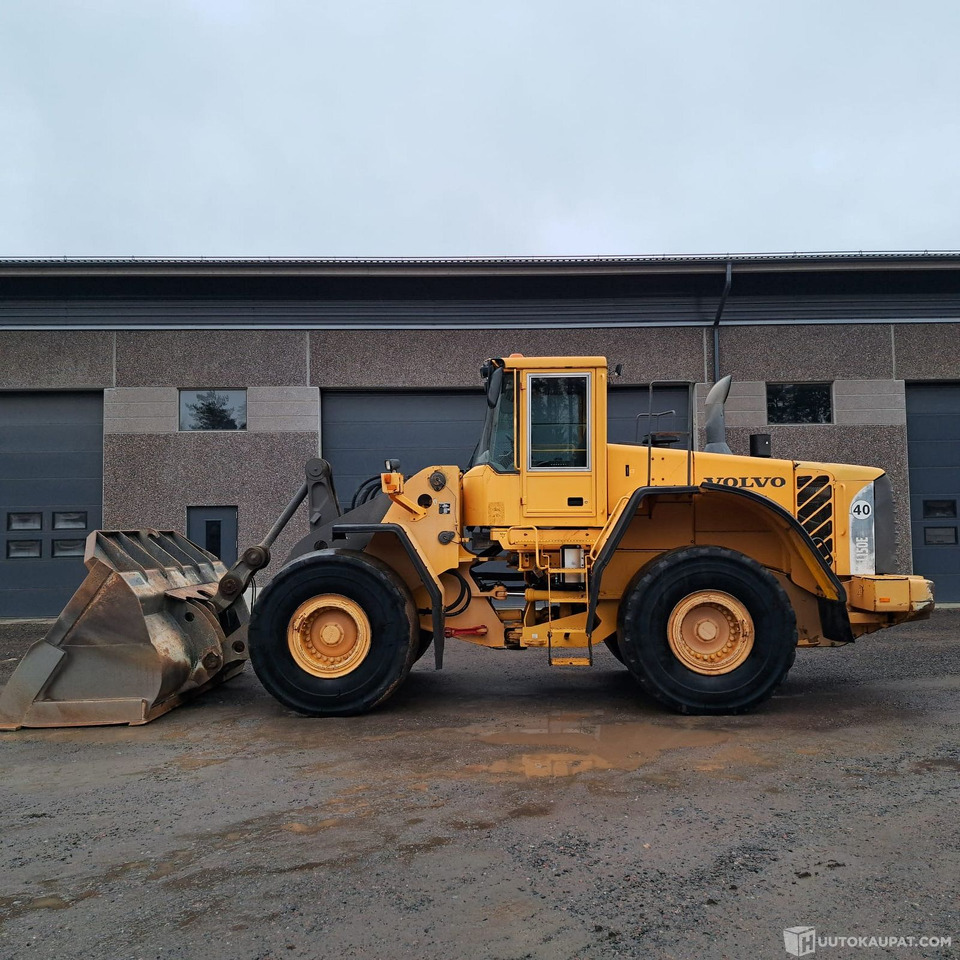 Volvo L 150 E, 2006 Pyöräkuormaaja, Oripää - Gumikerekes homlokrakodó: 3 kép. Volvo L 150 E, 2006 Pyöräkuormaaja, Oripää - Gumikerekes homlokrakodó: 3 kép.