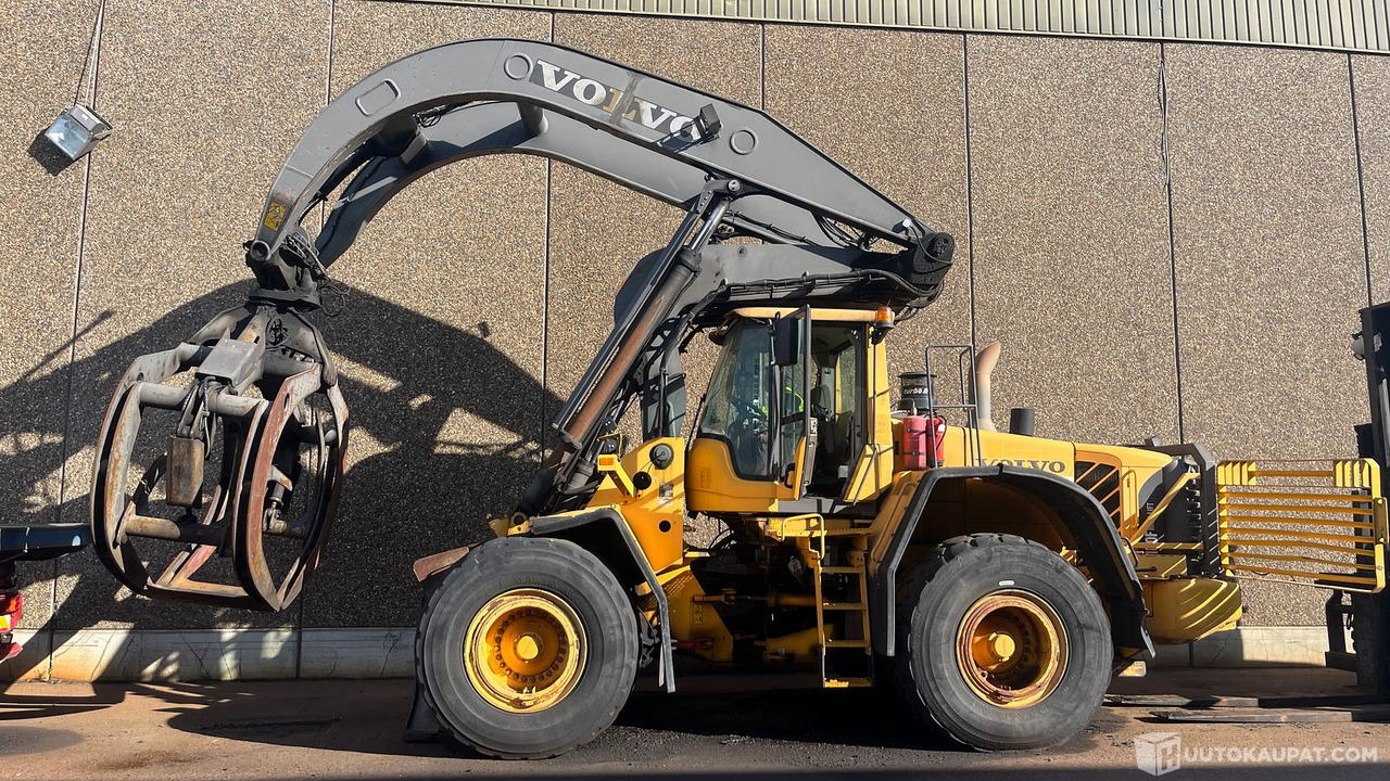 Volvo L180F Highlift, Hamina - Gumikerekes homlokrakodó: 2 kép. Volvo L180F Highlift, Hamina - Gumikerekes homlokrakodó: 2 kép.