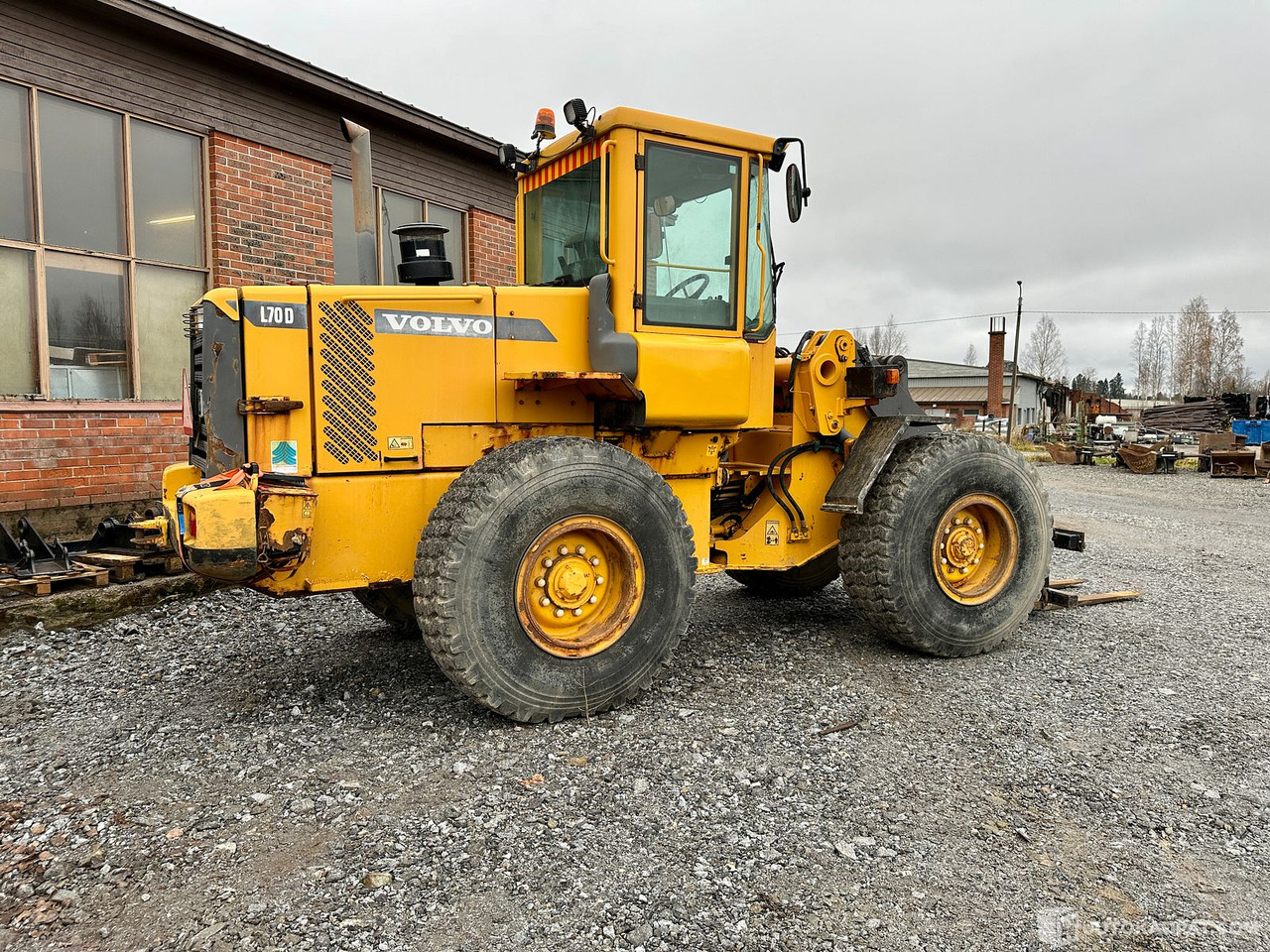 Volvo L70D, 2001, Diesel, 25 788 h, Kurikka - Gumikerekes homlokrakodó: 3 kép. Volvo L70D, 2001, Diesel, 25 788 h, Kurikka - Gumikerekes homlokrakodó: 3 kép.