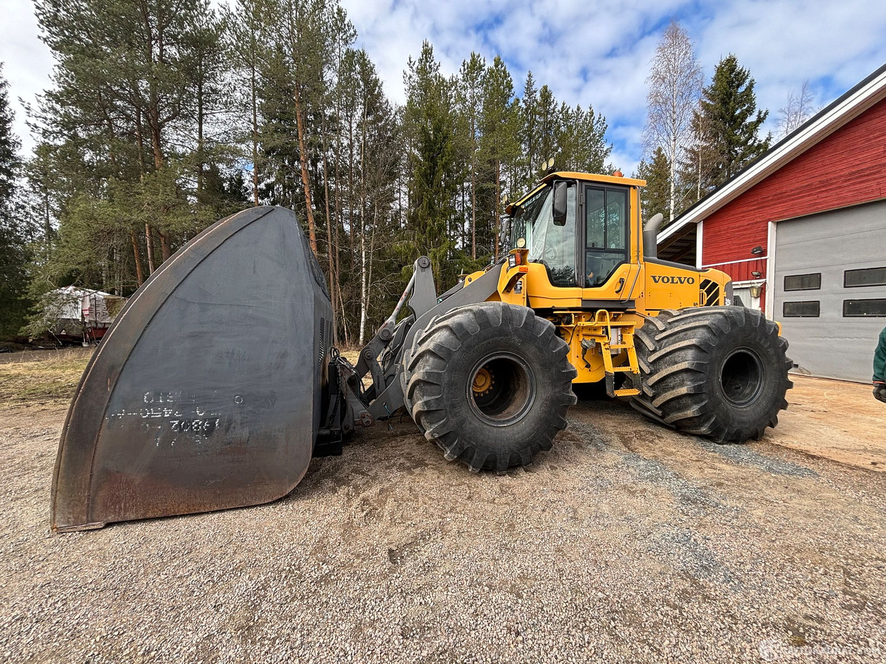 Volvo L90F, 2007 "MONSTER", Kalajoki - Gumikerekes homlokrakodó: 1 kép. Volvo L90F, 2007 "MONSTER", Kalajoki - Gumikerekes homlokrakodó: 1 kép.