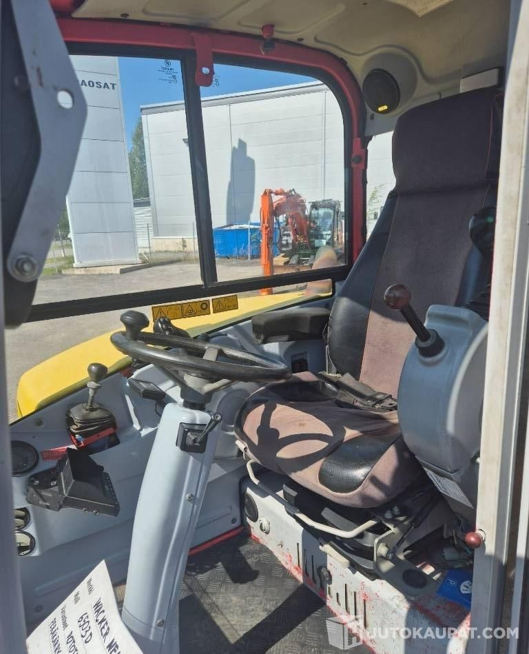 Wacker Neuson 6503, 2008, 4 860 h Kaivinkone + Peräkärry, Oulu - Minikotró: 2 kép. Wacker Neuson 6503, 2008, 4 860 h Kaivinkone + Peräkärry, Oulu - Minikotró: 2 kép.