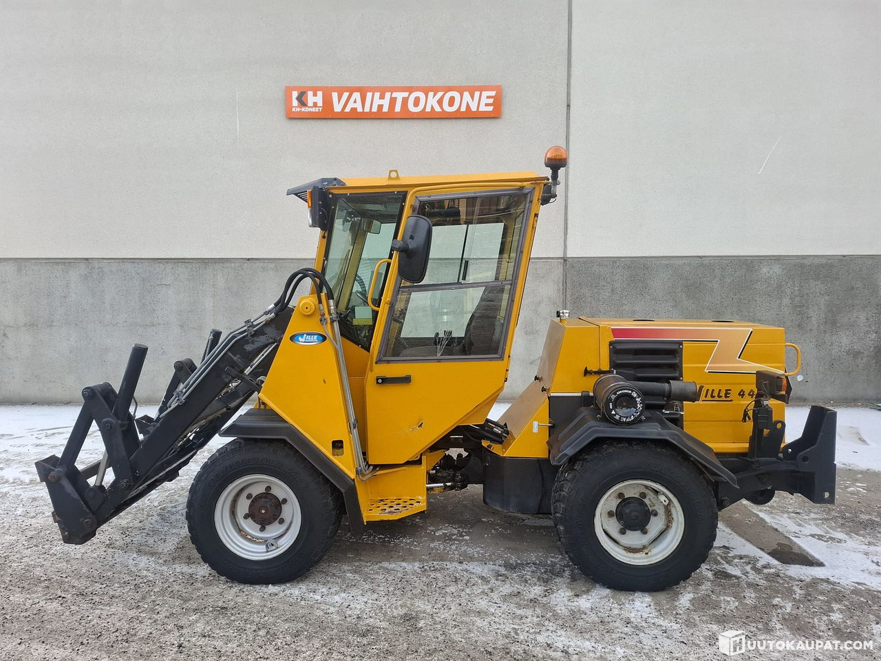 Wille 445, 1997, property maintenance machine, VAT included 25.5%, Nurmijärvi - Gumikerekes homlokrakodó: 1 kép. Wille 445, 1997, property maintenance machine, VAT included 25.5%, Nurmijärvi - Gumikerekes homlokrakodó: 1 kép.