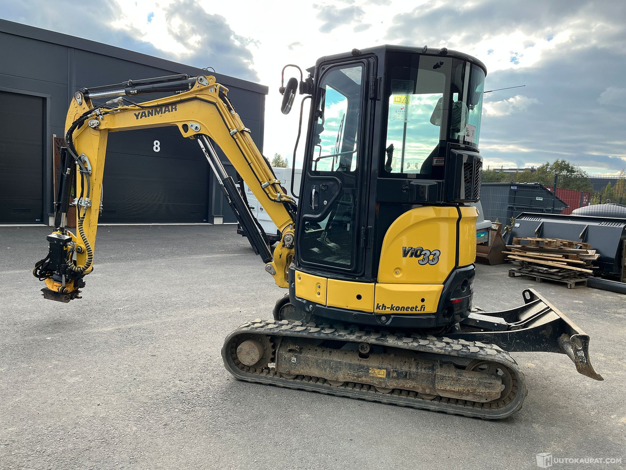 Yanmar Vio33 engconilla ja 5 työlaitetta, vm.21/22, Tampere - Minikotró: 1 kép. Yanmar Vio33 engconilla ja 5 työlaitetta, vm.21/22, Tampere - Minikotró: 1 kép.