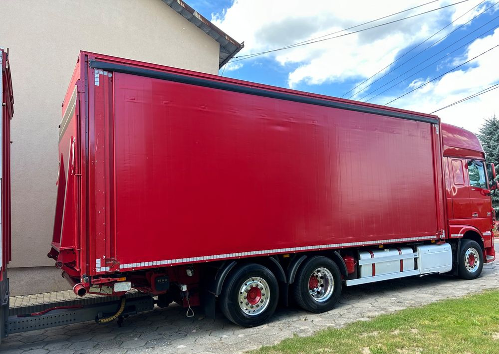 DAF XF 510 NAPOJÓWKA z Niemiec Retarder TOP ALUFELGI / FULL OPCJA / super space 106.510 106.460 480 530 najlepszy motor 6x2 26.510 26.460 - Ponyvás teherautó: 5 kép. DAF XF 510 NAPOJÓWKA z Niemiec Retarder TOP ALUFELGI / FULL OPCJA / super space 106.510 106.460 480 530 najlepszy motor 6x2 26.510 26.460 - Ponyvás teherautó: 5 kép.