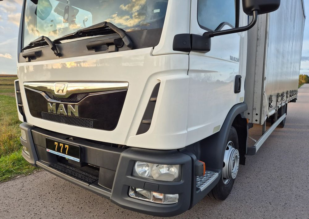 MAN TGL 12.250 6.2m 7.6m HAK AUTOMAT KLIMA 12000kg ESP EURO 6 mega / TOP STAN / okazja nauka jazdy MOŻLIWOŚĆ DOSTOSOWANIA elka - Ponyvás teherautó: 2 kép. MAN TGL 12.250 6.2m 7.6m HAK AUTOMAT KLIMA 12000kg ESP EURO 6 mega / TOP STAN / okazja nauka jazdy MOŻLIWOŚĆ DOSTOSOWANIA elka - Ponyvás teherautó: 2 kép.