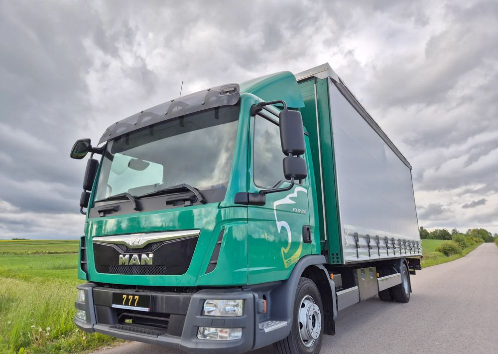 MAN TGL 12.250 6.2m AUTOMAT KLIMA z Niemiec ESP nowe opony EURO 6 / 4.75 rozstaw / zawiesie na wózek widłowy / TOP STAN / okazja nauka jazdy MOŻLIWOŚĆ DOSTOSOWANIA 12t - Ponyvás teherautó: 2 kép. MAN TGL 12.250 6.2m AUTOMAT KLIMA z Niemiec ESP nowe opony EURO 6 / 4.75 rozstaw / zawiesie na wózek widłowy / TOP STAN / okazja nauka jazdy MOŻLIWOŚĆ DOSTOSOWANIA 12t - Ponyvás teherautó: 2 kép.
