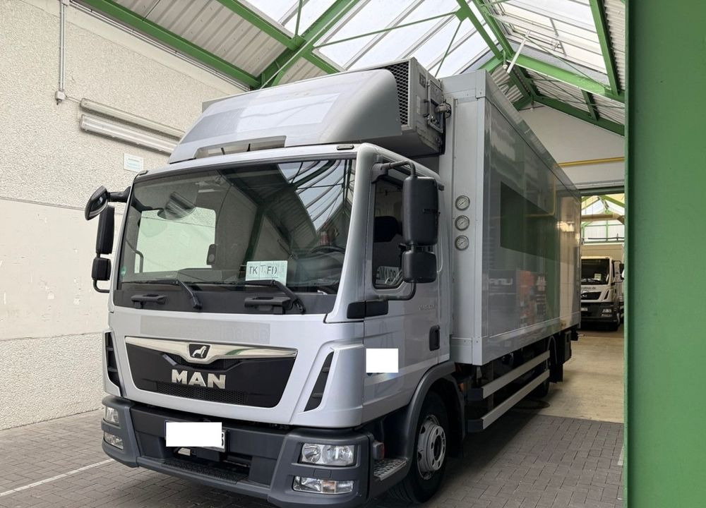 MAN TGL 12.250 6.3m AUTOMAT KLIMA z Niemiec ESP EURO 6 / 4.3 rozstaw / Chlodnia FRIGOBLOCK / TOP STAN / okazja nauka jazdy MOŻLIWOŚĆ DOSTOSOWANIA 12t - Hűtős teherautó: 2 kép. MAN TGL 12.250 6.3m AUTOMAT KLIMA z Niemiec ESP EURO 6 / 4.3 rozstaw / Chlodnia FRIGOBLOCK / TOP STAN / okazja nauka jazdy MOŻLIWOŚĆ DOSTOSOWANIA 12t - Hűtős teherautó: 2 kép.