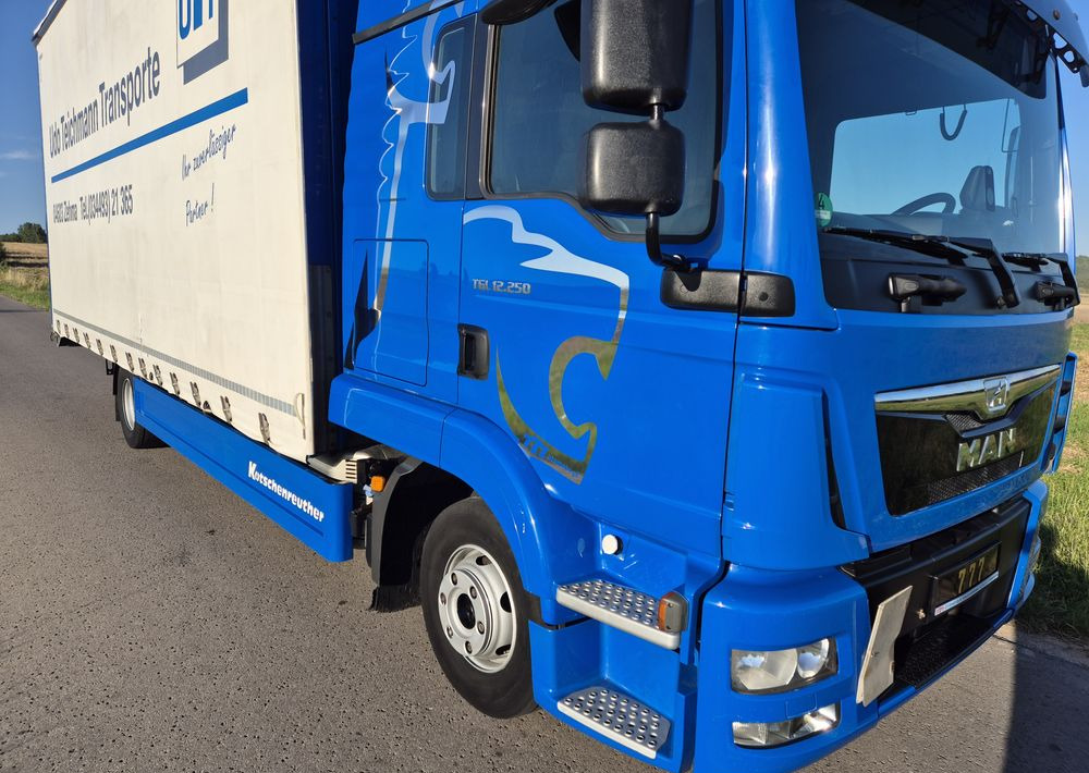 MAN TGL 12.250 cena za ZESTAW TANDEM UNIKAT przebieg z Niemiec MANUAL HAK / EURO 6 / przyczepa zestaw jumbo / opony 80% - Ponyvás teherautó: 4 kép. MAN TGL 12.250 cena za ZESTAW TANDEM UNIKAT przebieg z Niemiec MANUAL HAK / EURO 6 / przyczepa zestaw jumbo / opony 80% - Ponyvás teherautó: 4 kép.