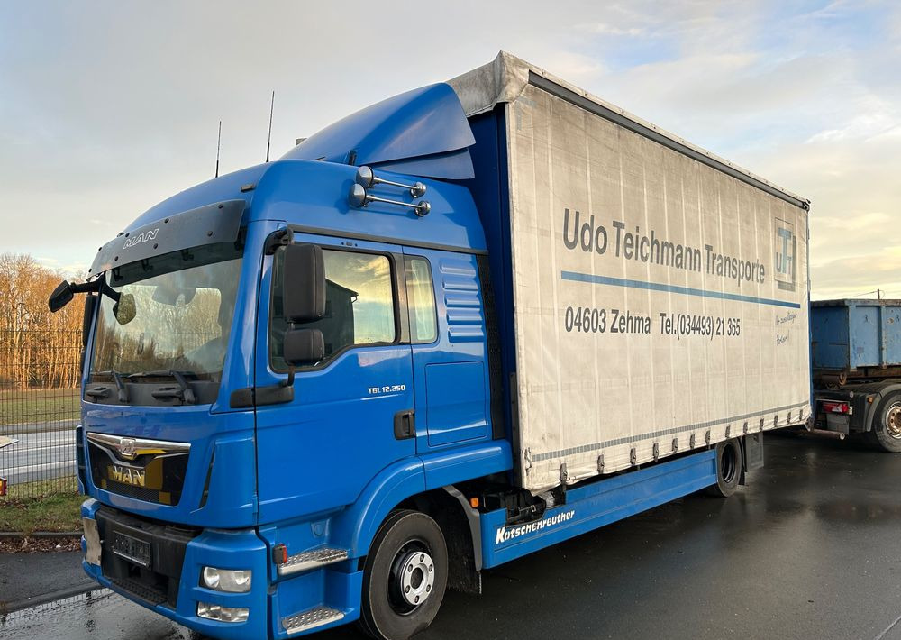 MAN TGL 12.250 cena za ZESTAW TANDEM UNIKAT przebieg z Niemiec MANUAL HAK / EURO 6 / przyczepa zestaw jumbo / opony 80% - Ponyvás teherautó: 1 kép. MAN TGL 12.250 cena za ZESTAW TANDEM UNIKAT przebieg z Niemiec MANUAL HAK / EURO 6 / przyczepa zestaw jumbo / opony 80% - Ponyvás teherautó: 1 kép.
