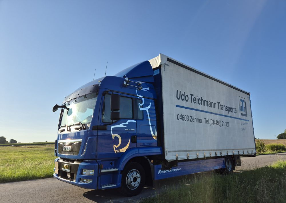 MAN TGL 12.250 cena za ZESTAW TANDEM UNIKAT przebieg z Niemiec MANUAL HAK / EURO 6 / przyczepa zestaw jumbo / opony 80% - Ponyvás teherautó: 1 kép. MAN TGL 12.250 cena za ZESTAW TANDEM UNIKAT przebieg z Niemiec MANUAL HAK / EURO 6 / przyczepa zestaw jumbo / opony 80% - Ponyvás teherautó: 1 kép.