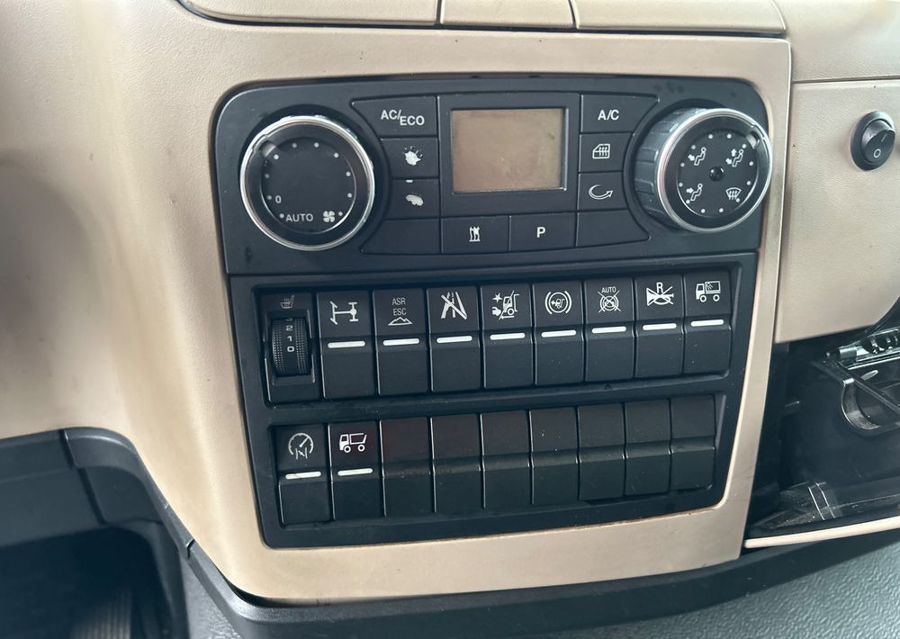 Hűtős teherautó MAN TGM 18.290 2017 Supra 1250 mt z Niemiec / winda Klima webasto Michelin / OKAZJA Carrier TOP: 7 kép. Hűtős teherautó MAN TGM 18.290 2017 Supra 1250 mt z Niemiec / winda Klima webasto Michelin / OKAZJA Carrier TOP: 7 kép.