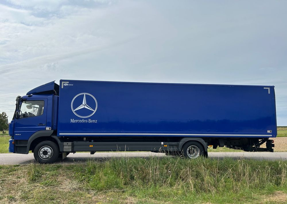 Mercedes-Benz Atego 1524 Z Niemiec 8.65m TOP 2018 Przód i tył na poduszkach 15t DMC / TOP STAN - Dobozos felépítményű teherautó: 4 kép. Mercedes-Benz Atego 1524 Z Niemiec 8.65m TOP 2018 Przód i tył na poduszkach 15t DMC / TOP STAN - Dobozos felépítményű teherautó: 4 kép.