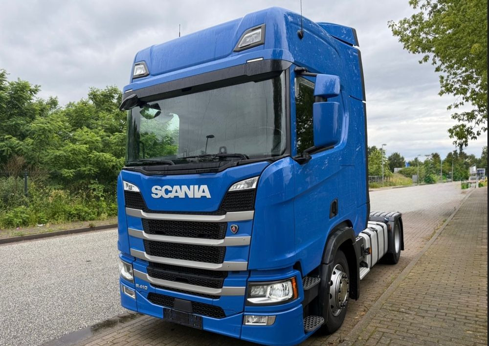 Scania R410 RETARDER FULL LED 2 ZBIORNIKI / KLIMA POSTOJOWA / VIRTUAL COCPIT z Niemiec - Nyergesvontató: 2 kép. Scania R410 RETARDER FULL LED 2 ZBIORNIKI / KLIMA POSTOJOWA / VIRTUAL COCPIT z Niemiec - Nyergesvontató: 2 kép.