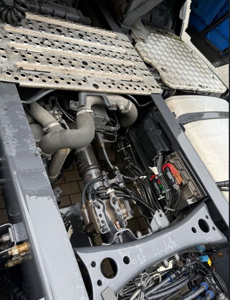 Scania R410 RETARDER FULL LED 2 ZBIORNIKI / KLIMA POSTOJOWA / VIRTUAL COCPIT z Niemiec - Nyergesvontató: 5 kép. Scania R410 RETARDER FULL LED 2 ZBIORNIKI / KLIMA POSTOJOWA / VIRTUAL COCPIT z Niemiec - Nyergesvontató: 5 kép.