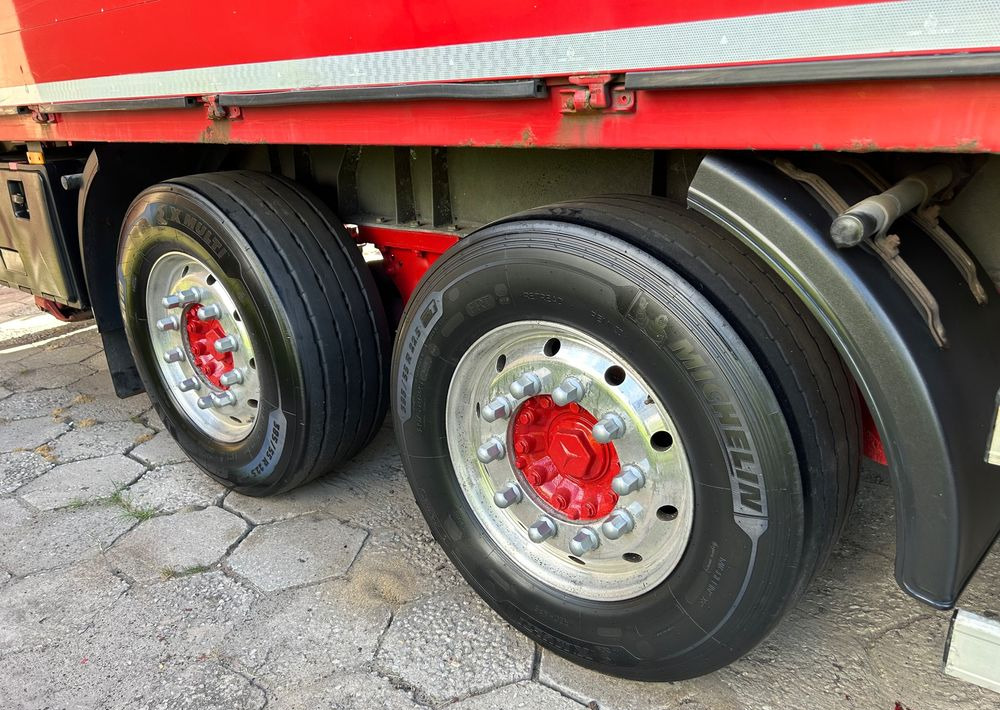 Schmitz Cargobull 7.7m OCYNK OSIE MERCEDES ALUFELGI KONTENER TANDEM NAPOJÓWKA OTWIERANY BOK DO NAPOJÓW STAN BDB - Félpótkocsi italszállító: 3 kép. Schmitz Cargobull 7.7m OCYNK OSIE MERCEDES ALUFELGI KONTENER TANDEM NAPOJÓWKA OTWIERANY BOK DO NAPOJÓW STAN BDB - Félpótkocsi italszállító: 3 kép.