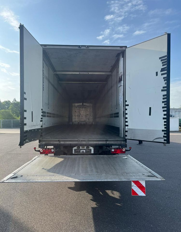 Schmitz Cargobull CARRIER MAXIMA 1300 / WINDA / DOPPEL STOCK / ŚCIANA GRODZIOWA / BELKI / PODNOSZONA OŚ / z Niemiec / TOP STAN 2011/ CARRIER CHŁODNIA CHLODNIA LODÓWKA PODWÓJNY ZAŁADUNEK PIĘTROWA - Félpótkocsi hűtős: 4 kép. Schmitz Cargobull CARRIER MAXIMA 1300 / WINDA / DOPPEL STOCK / ŚCIANA GRODZIOWA / BELKI / PODNOSZONA OŚ / z Niemiec / TOP STAN 2011/ CARRIER CHŁODNIA CHLODNIA LODÓWKA PODWÓJNY ZAŁADUNEK PIĘTROWA - Félpótkocsi hűtős: 4 kép.