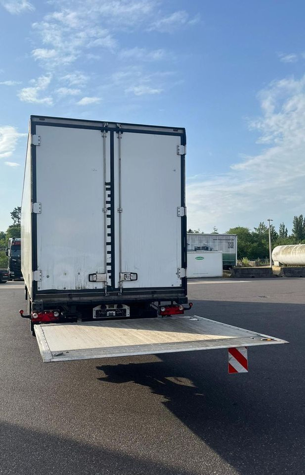 Schmitz Cargobull CARRIER MAXIMA 1300 / WINDA / DOPPEL STOCK / ŚCIANA GRODZIOWA / BELKI / PODNOSZONA OŚ / z Niemiec / TOP STAN 2011/ CARRIER CHŁODNIA CHLODNIA LODÓWKA PODWÓJNY ZAŁADUNEK PIĘTROWA - Félpótkocsi hűtős: 5 kép. Schmitz Cargobull CARRIER MAXIMA 1300 / WINDA / DOPPEL STOCK / ŚCIANA GRODZIOWA / BELKI / PODNOSZONA OŚ / z Niemiec / TOP STAN 2011/ CARRIER CHŁODNIA CHLODNIA LODÓWKA PODWÓJNY ZAŁADUNEK PIĘTROWA - Félpótkocsi hűtős: 5 kép.