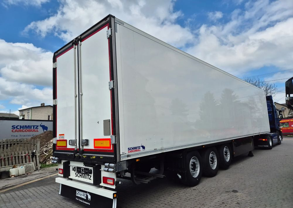 Schmitz Cargobull VECTOR 1350 DOPPEL STOCK / ŚCIANA GRODZIOWA / BELKI / PODNOSZONA OŚ / z Niemiec / TOP STAN 2018 / CARRIER CHLODNIA CHLODNIA LODÓWKA - Félpótkocsi hűtős: 4 kép. Schmitz Cargobull VECTOR 1350 DOPPEL STOCK / ŚCIANA GRODZIOWA / BELKI / PODNOSZONA OŚ / z Niemiec / TOP STAN 2018 / CARRIER CHLODNIA CHLODNIA LODÓWKA - Félpótkocsi hűtős: 4 kép.