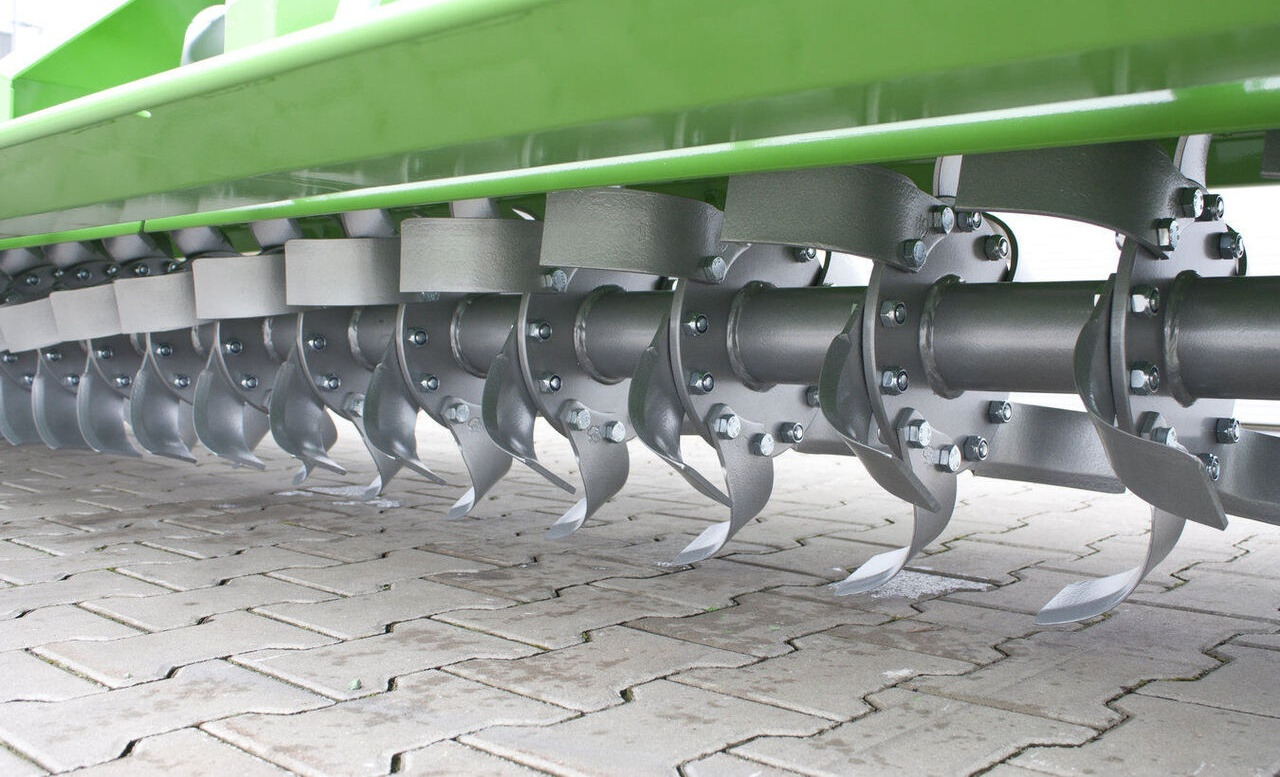 Bomet U540/1 - Talajmaró: 1 kép. Bomet U540/1 - Talajmaró: 1 kép.