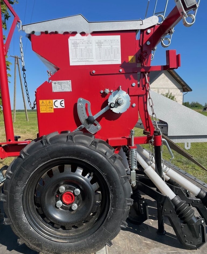 Meprozet S107 3,0m - Szemenkénti vetőgép: 3 kép. Meprozet S107 3,0m - Szemenkénti vetőgép: 3 kép.