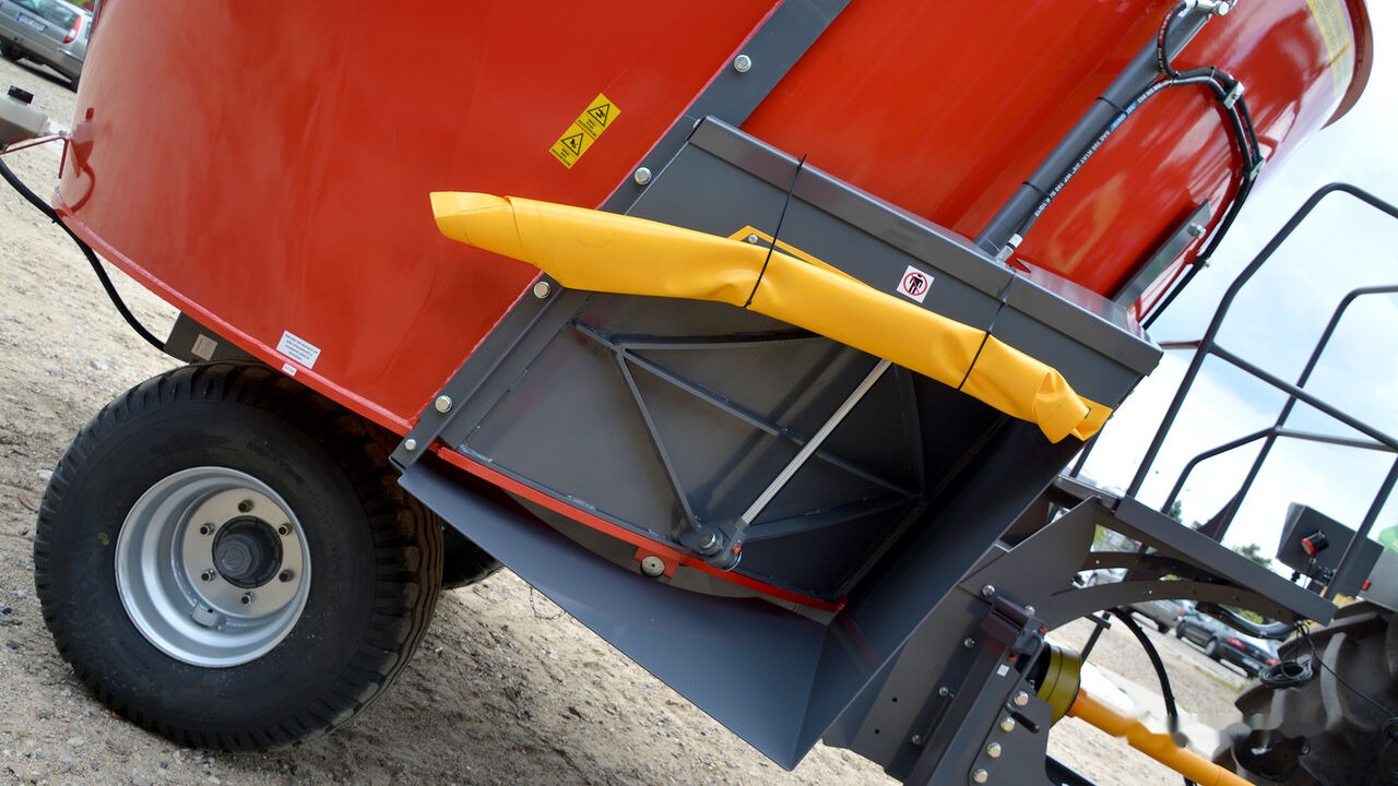 Metal-Fach T659 BELMIX - Etetőkocsi: 3 kép. Metal-Fach T659 BELMIX - Etetőkocsi: 3 kép.