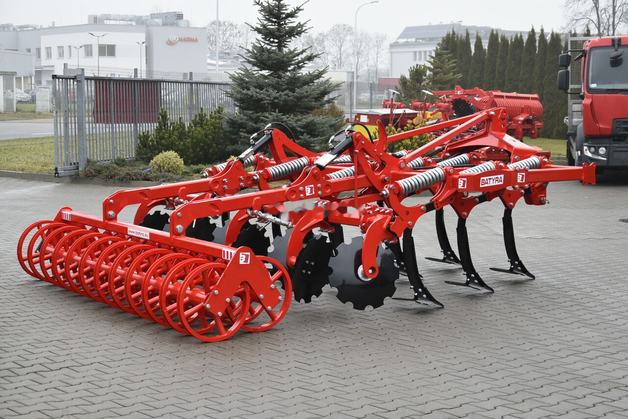 New Batyra, Select bezorkowy 3,0m - Talajművelő gep: 5 kép. New Batyra, Select bezorkowy 3,0m - Talajművelő gep: 5 kép.