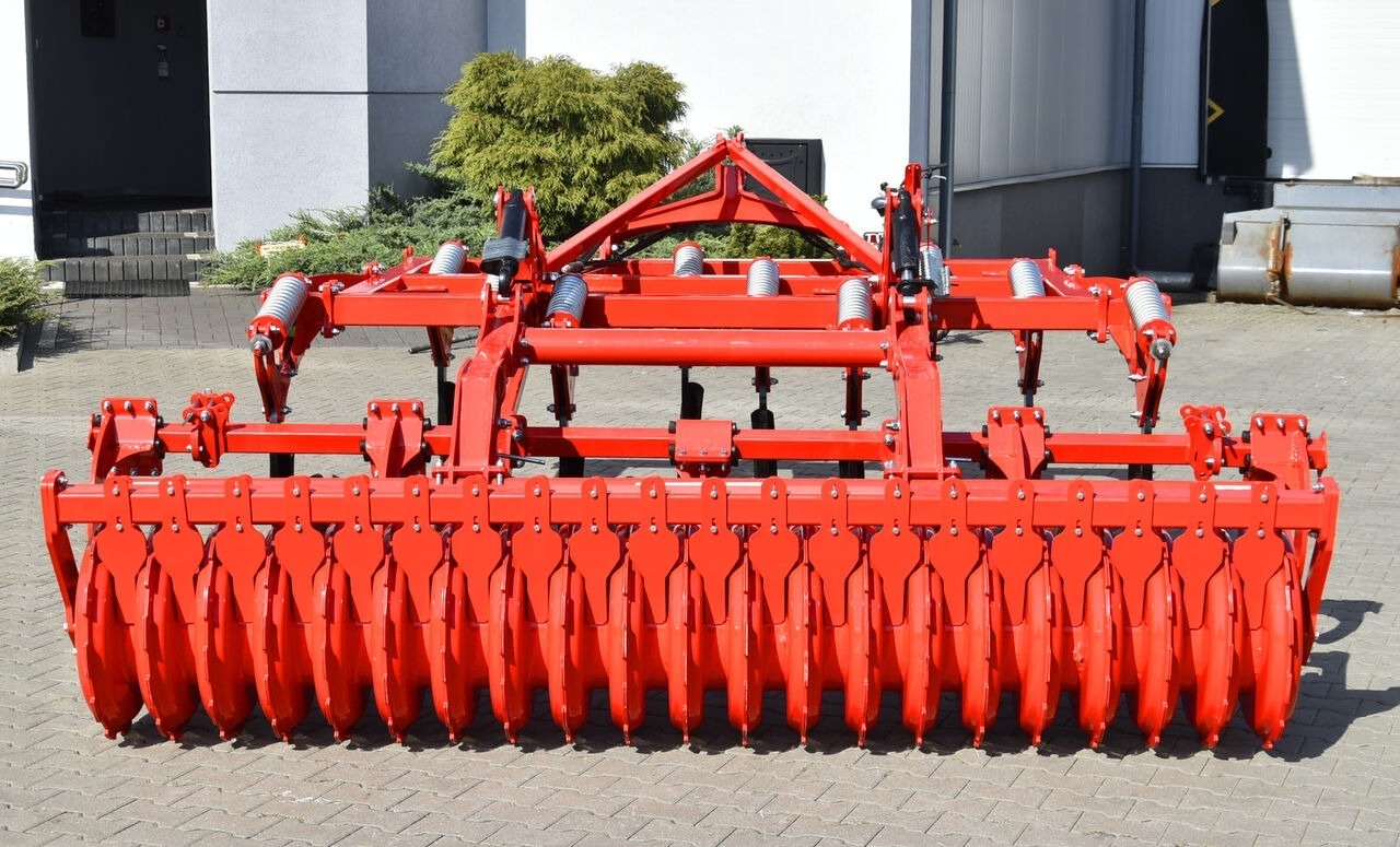 New Batyra, Select bezorkowy 3,0m - Talajművelő gep: 4 kép. New Batyra, Select bezorkowy 3,0m - Talajművelő gep: 4 kép.