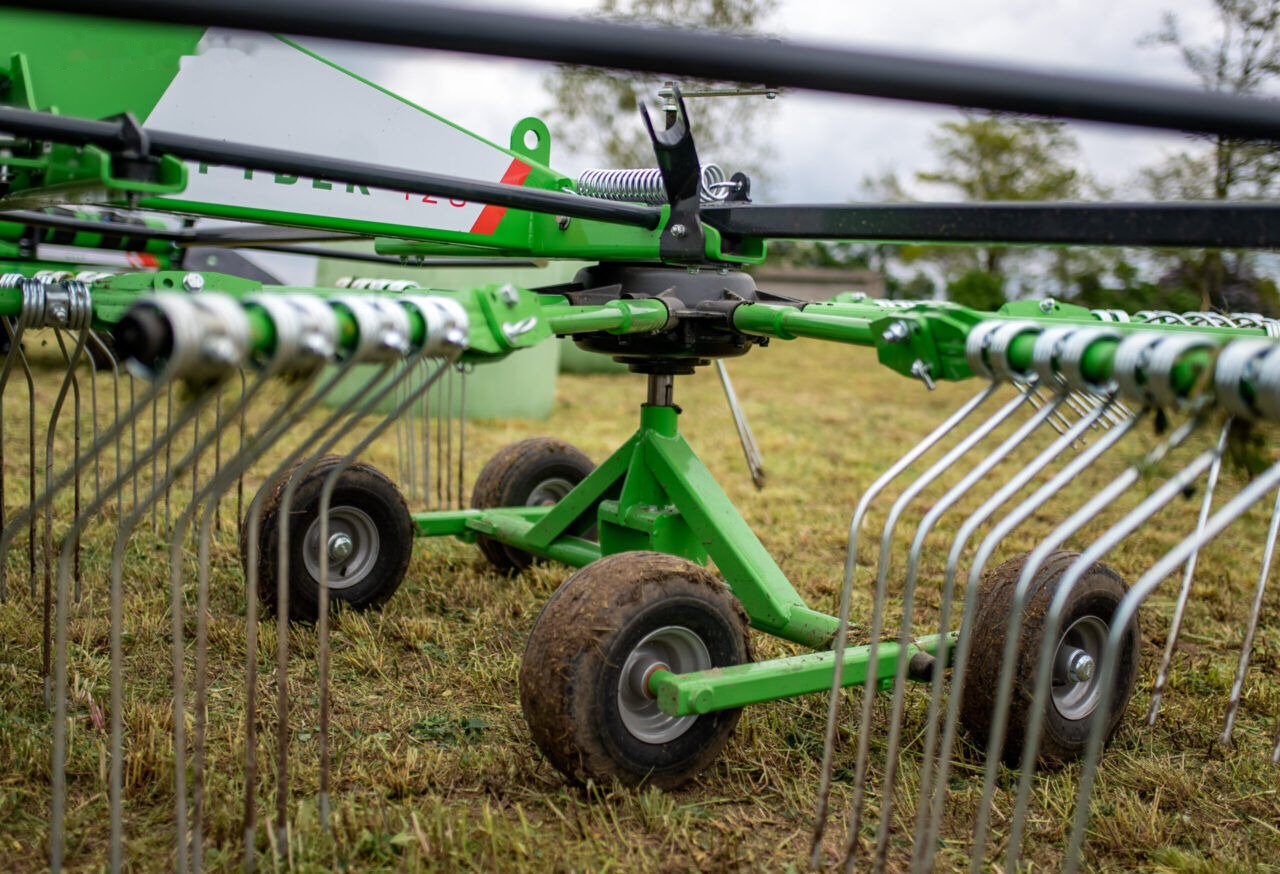 Talex Zgrabiarka karuzelowa zawieszana 3,6m Spyder - Szénaforgató: 2 kép. Talex Zgrabiarka karuzelowa zawieszana 3,6m Spyder - Szénaforgató: 2 kép.